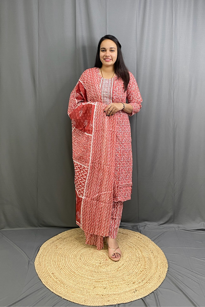 Pocket-Friendly Casual Wear Cotton Printed Kurti Pant Dupatta Set